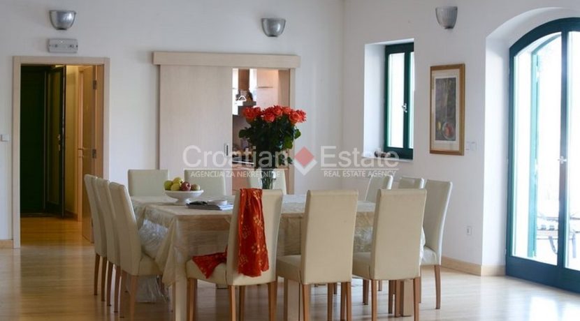 villa with big plot tennis pool privacy brac croatia (13)