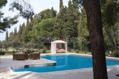 villa with big plot tennis pool privacy brac croatia (14)