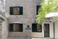 stone house for sale center split (1)