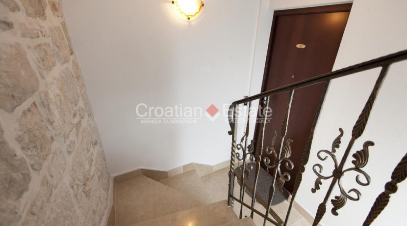 stone house for sale center split (18)