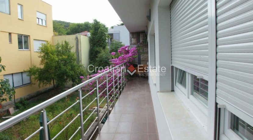 kuca-vila-split-velikim-vrtom-blizu-mora-marjana-14 (Kopiraj)