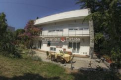 kuca-vila-split-velikim-vrtom-blizu-mora-marjana-5 (Kopiraj)
