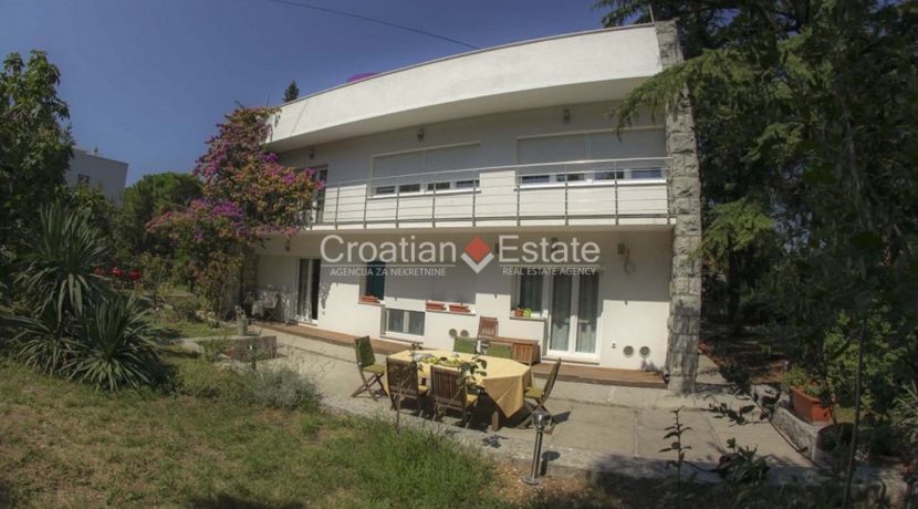 kuca-vila-split-velikim-vrtom-blizu-mora-marjana-5 (Kopiraj)